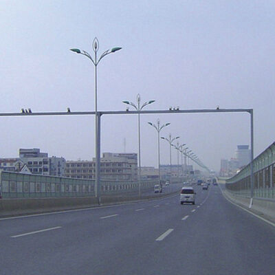 Galvanized Traffic Signal LED Light Poles Weight 10M Steel Pole Good Price