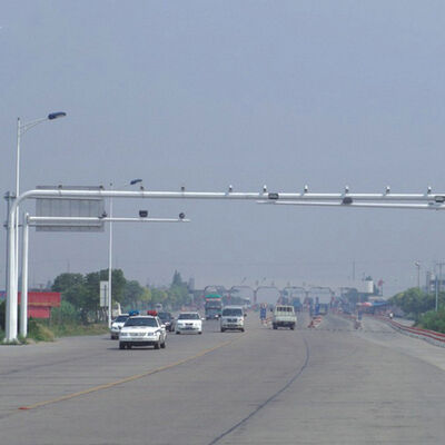 Galvanized Traffic Signal LED Light Poles Weight 10M Steel Pole Good Price