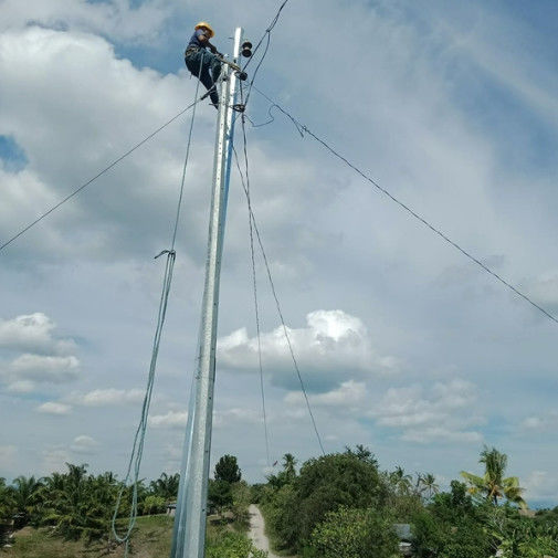 Mezarlık Tipi Elektrik Çelik direği ASTM A123 Galvanize Elektrik Güç direği dağıtımı
